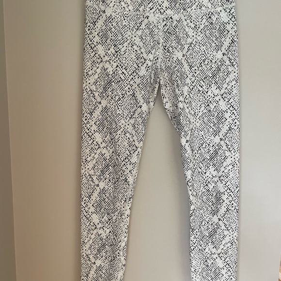 Varley Kellam bra and Century legging set size small - Picture 9 of 13